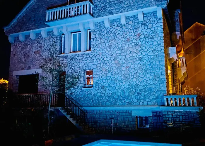 La Maison Au Toit ゲストハウス 4*