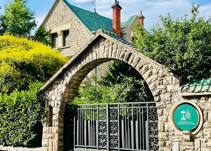 La Maison Au Toit ゲストハウス エスパリオン