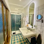La Maison Au Toit Penzion 4*