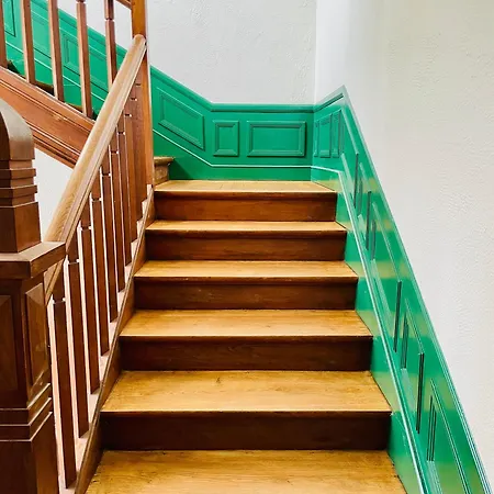 La Maison Au Toit اسباليون