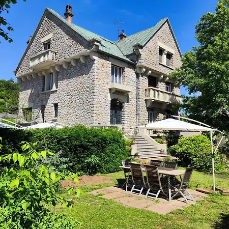 La Maison Au Toit Penzion 4*