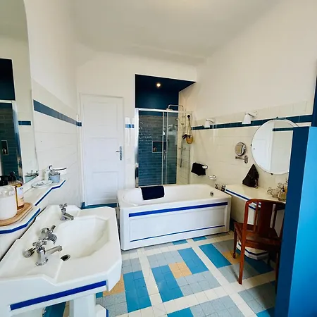 La Maison Au Toit בית הארחה 4*