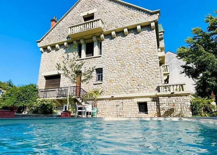 La Maison Au Toit 4* Espalion